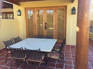 Outdoor dining - Poolside with Island Views and steps to Beach (Nopolo)