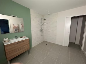 Chambre Triple Familiale | Salle de bain