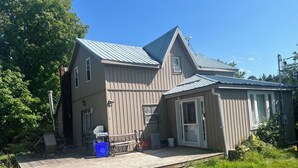 Exterior - Charming 4-bedroom building with AC in peaceful Cramahe (Cramahe)