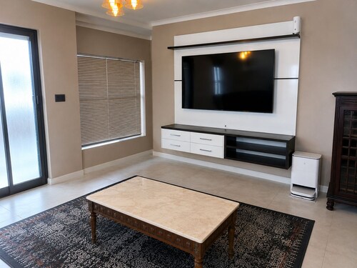 Pet friendly 3 bedroom family home with hot tub