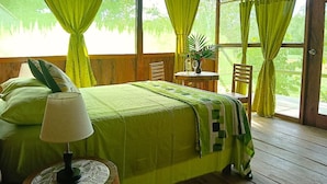 Bungalow estándar, balcón, vistas al río