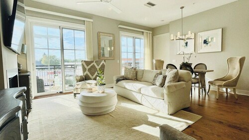 The Butler, Walk SQ & Campus by Velvet Ditch Villas
