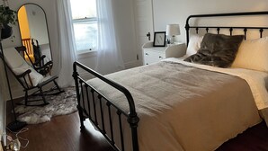Unclassified image, 2 of 31, button - Charming 3-Bedroom Alexander House (Saginaw)