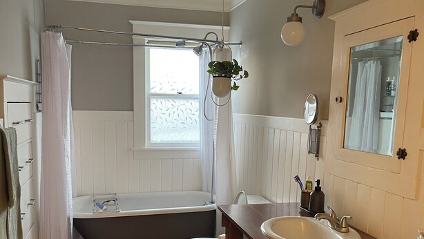 Unclassified image, 1 of 31, button - Charming 3-Bedroom Alexander House (Saginaw)