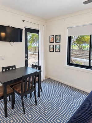 Dining - Beach Studio • Camp Bay, Roatan (Camp Bay)