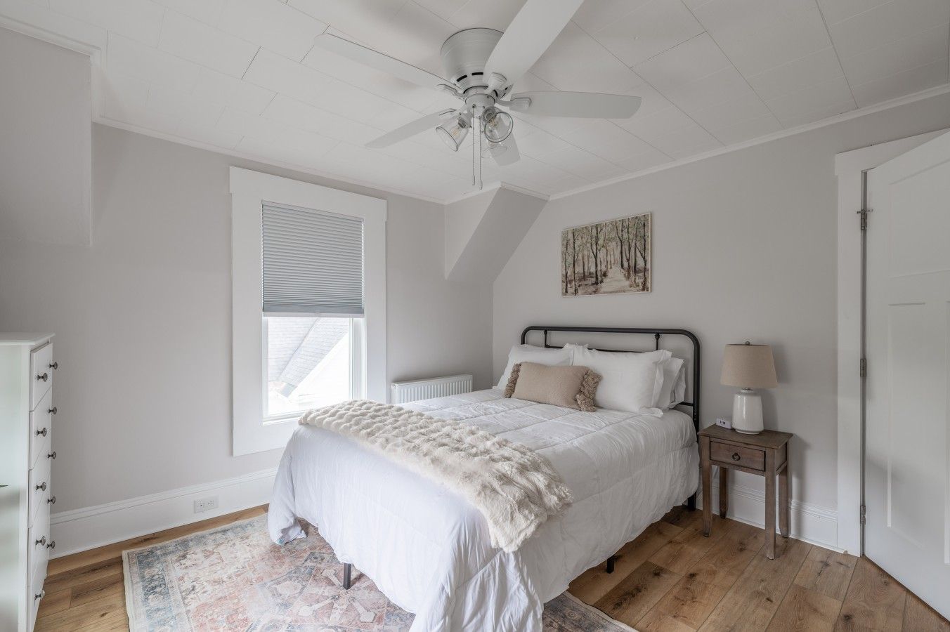 Iron/ironing board, travel crib, WiFi, bed sheets