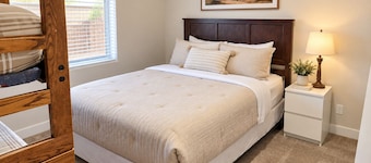 Great Family Getaway• Sleeps 28 • Newly Remodeled • 8BR/4BA • Whole House