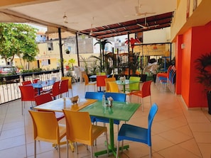 Outdoor dining - Hotel & Suites Mar y Sol (Rincón de Guayabitos)