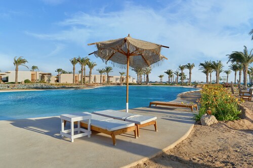 Peaks - Soma Bay Beachfront Mesca Cabana