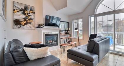 3 bedrooms with heated pool (summer) Walk to slopes