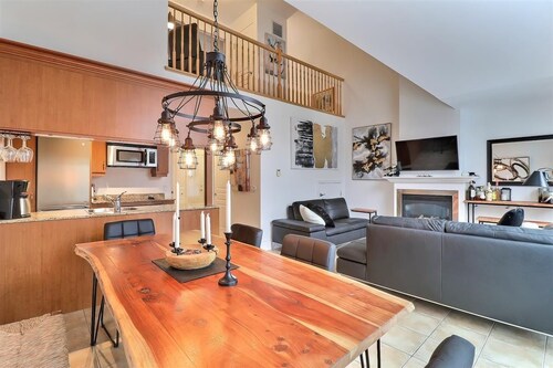 3 bedrooms with heated pool (summer) Walk to slopes