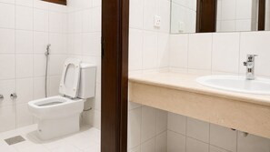 A bathroom with a toilet, a shower, and a sink. - WAY RESDINCE (Jeddah)
