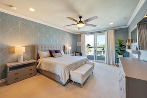 Room - HB Sands 12th Paradise. 4 blocks to the beach and 6 blocks to Main St (Huntington Beach)