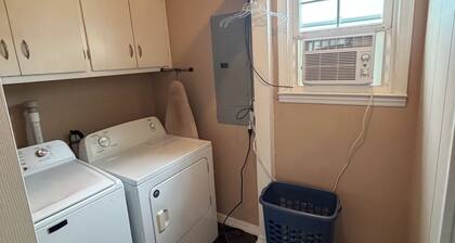 Charming cottage with sunset views and pet friendly 2-bedroom sleeps 6 in Wilson