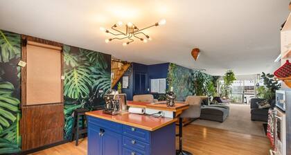 The Octopus Garden, One-of-a-Kind 2BR Float Home
