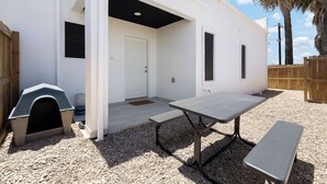 Outdoor dining - Vrbo Property (Mission)