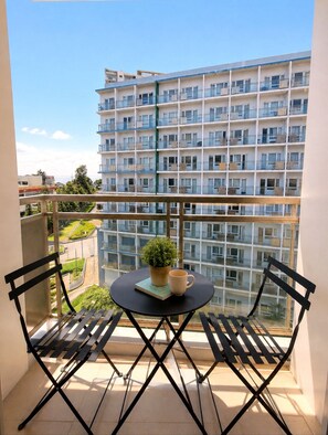 Unclassified image, 4 of 25, button - Cozy 1-Bedroom Tagaytay Condo with Balcony & Wi-Fi Near Taal View and Sky Ranch (Tagaytay City)