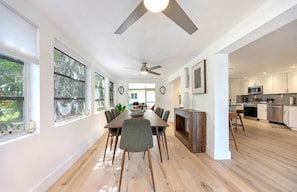 Unclassified image, 4 of 27, button - Naples Sunshine Getaway | Modern Comfort in the Heart of Naples (Naples)