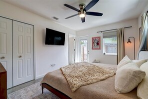 Room - Cozy Sarasota Bungalow + Tropical Outdoor Space (Sarasota)