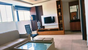 Deluxe Room, City View | Living area - Spoorthi Premium Suites (Mysuru)