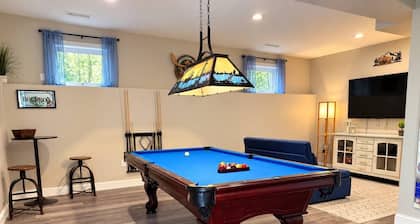 Lake View Retreat, Beach, Game Room, EV & Year-Round Fun