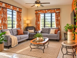 A living room with two grey sofas, a coffee table, and a ceiling fan. - Casa Carmín-3BR & Pet Friendly- San Sebastian (San Sebastián)