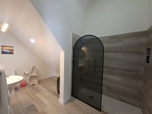 A modern bathroom with a glass shower enclosure, a sink, and a toilet. - Andy's Inn 4 Luxury Loft Apartment (Bodden Town)