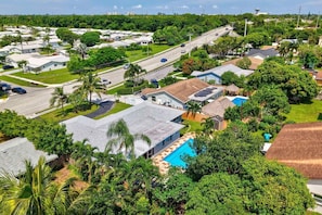 A residential area with houses, a swimming pool, and a road. - Boynton Beach Escape | Private Pool + 3BR (Boynton Beach)