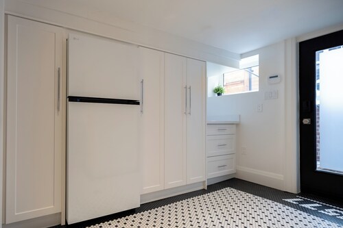 Nº577 – Private Boutique Garden Suite in the Annex, Steps to Bloor & Subway.