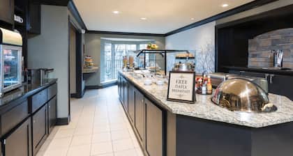 Accessible 1BR Suite w/ Tub | Free Daily Breakfast