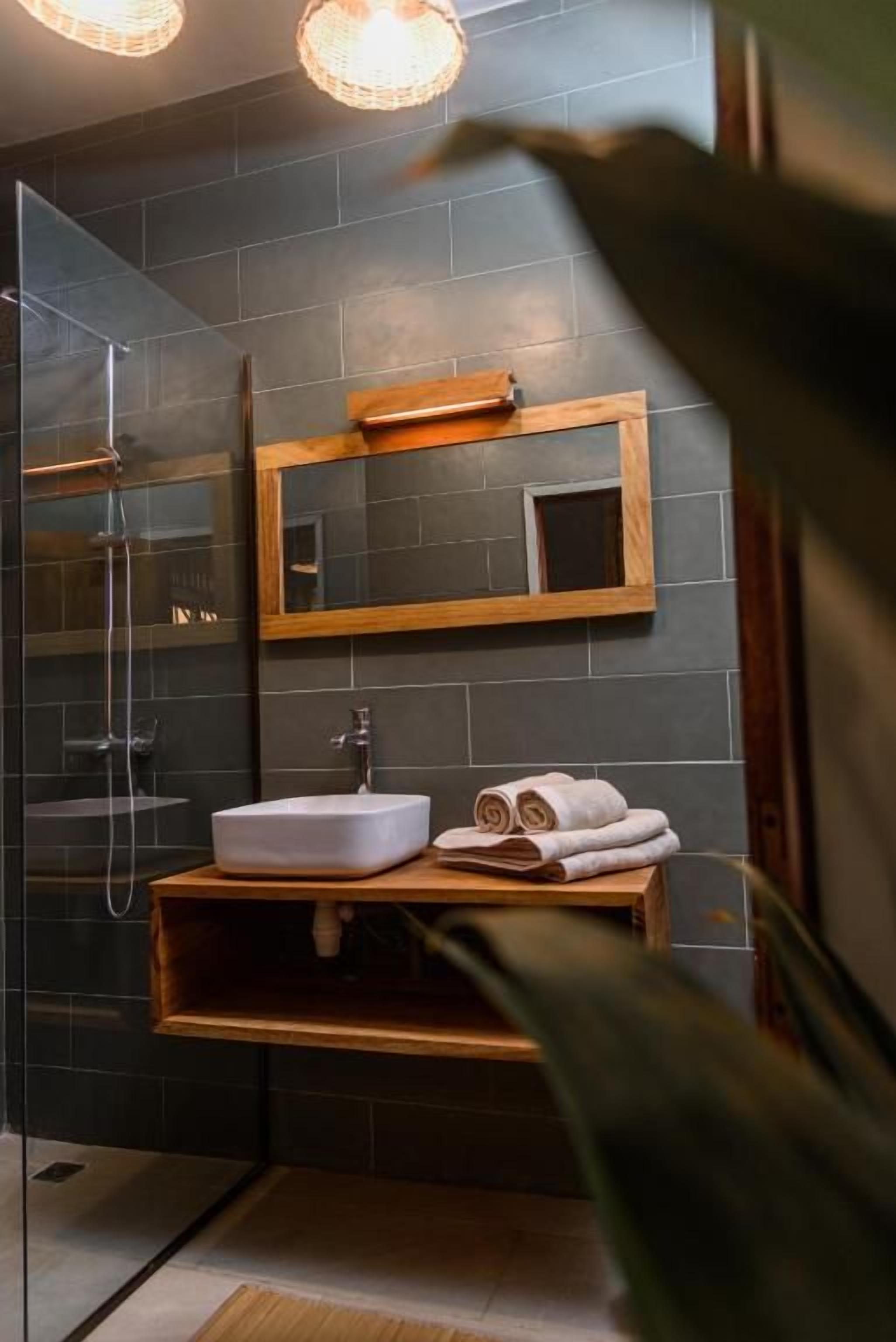 Double Room, Garden View | Bathroom