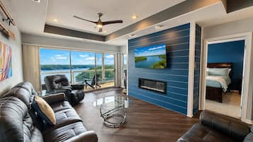 Condo, Multiple Beds (Emerald Escape) | Living area