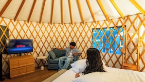 Classic Tent, Garden View | WiFi (free) - New Leaf Greenhouse (Cornelius)