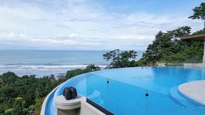 Outdoor pool - 9 King Suites, Ocean Views, Pool, Sleeps 20, 3 Min to Beach, Groups & Families (Savegre de Aguirre)