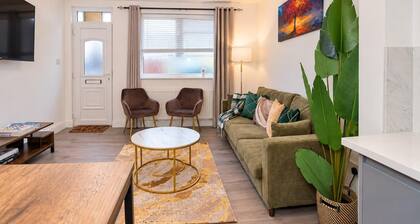 Gorgeous House, Sleeps 6 With Garden and Parking