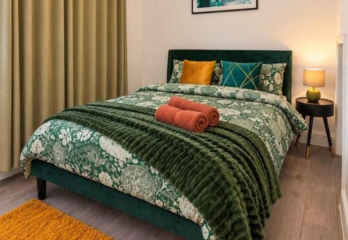 Gorgeous House, Sleeps 6 With Garden and Parking