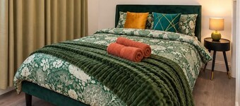 Gorgeous House, Sleeps 6 With Garden and Parking