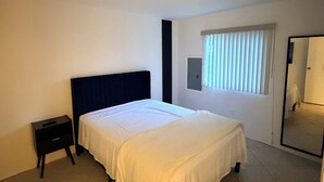 Unclassified image, 2 of 9, button - Peaceful 2-bedroom mobile home with AC in Davie (Davie)