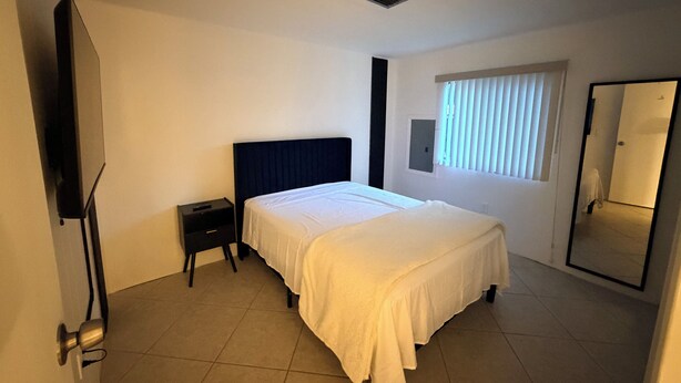 Unclassified image, 1 of 9, button - Peaceful 2-bedroom mobile home with AC in Davie (Davie)
