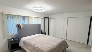 Unclassified image, 3 of 9, button - Peaceful 2-bedroom mobile home with AC in Davie (Davie)