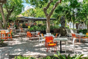 Interior - Cozy Grove Stay Free Parking, Pool Access, Walk to Cafés & Parks (Miami)