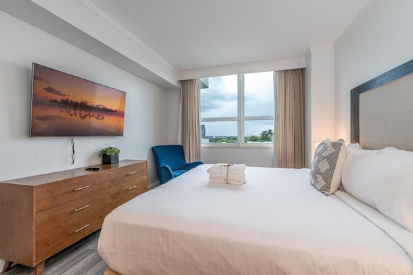 Front of property - Cozy Grove Stay Free Parking, Pool Access, Walk to Cafés & Parks (Miami)