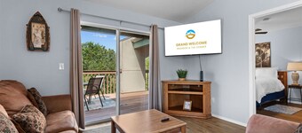 Cozy at the Cove - Pool Access