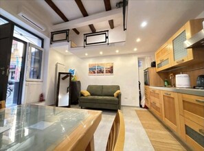 Interior - A bright two-room apartment in the heart of Naples' historic center, yet in a quiet neighborhood! (Napoli)
