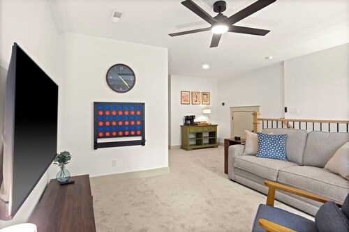 The Greenville Gathering Place - 10 Min to Downtown GVL