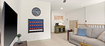 The Greenville Gathering Place - 10 Min to Downtown GVL