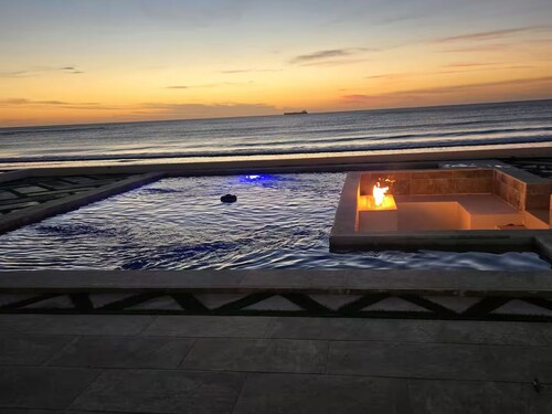 7-bedroom Beach Front house in Play Miramar with AC