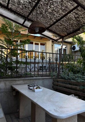 Unclassified image, 4 of 21, button - Alikhanyan House (Yerevan)