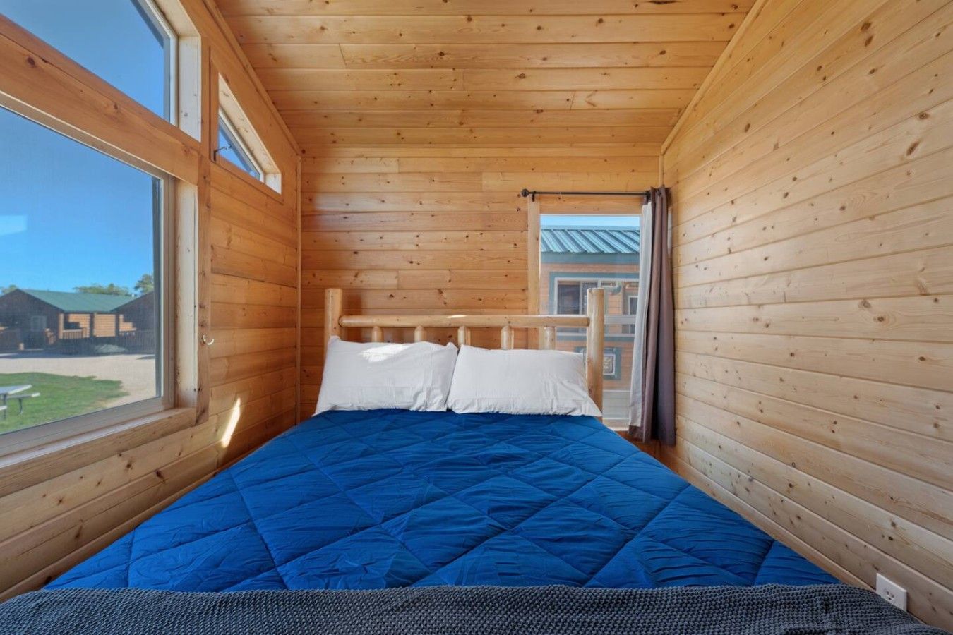 WiFi, bed sheets