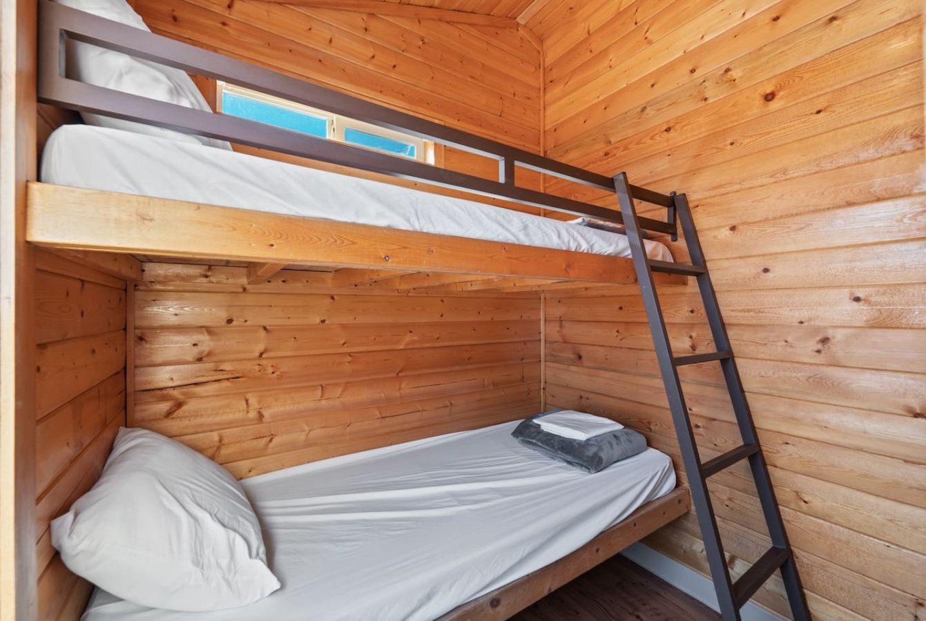 WiFi, bed sheets